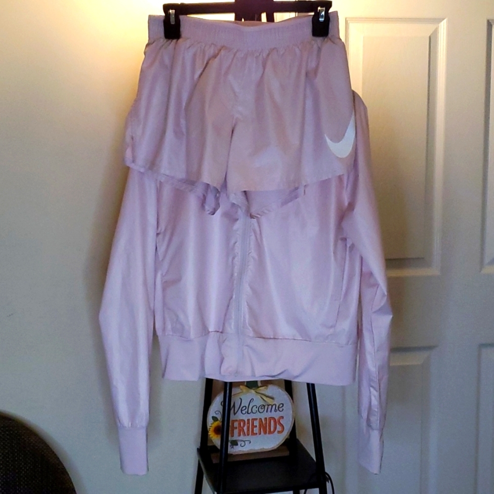 💥SOLD💥 LADIES NIKE RUNNING JACKET/SHORTS SET SIZE MEDIUM